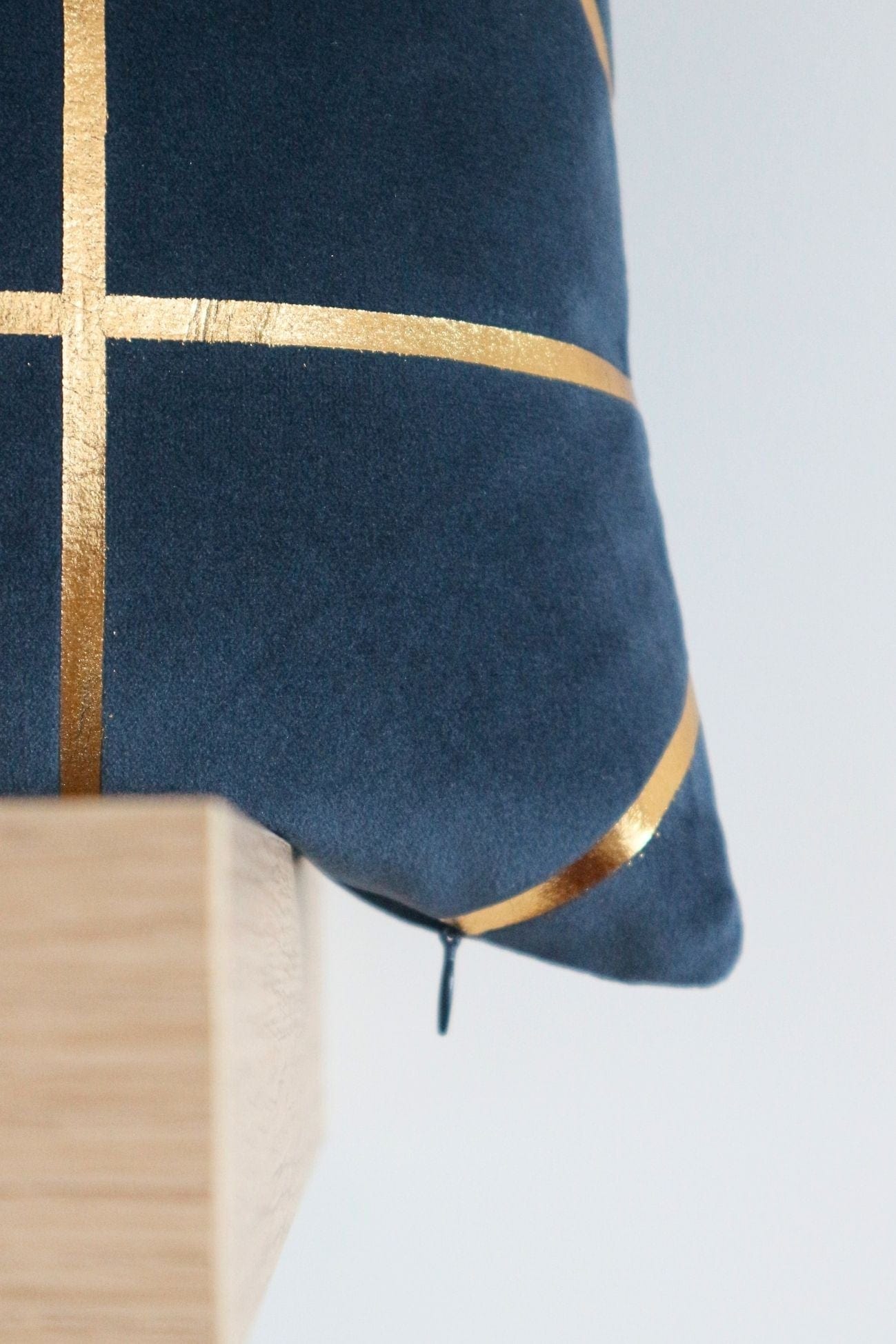 Item International Wendy Wendy - Cuscino arredo con imbottitura e linee dorate | Item International