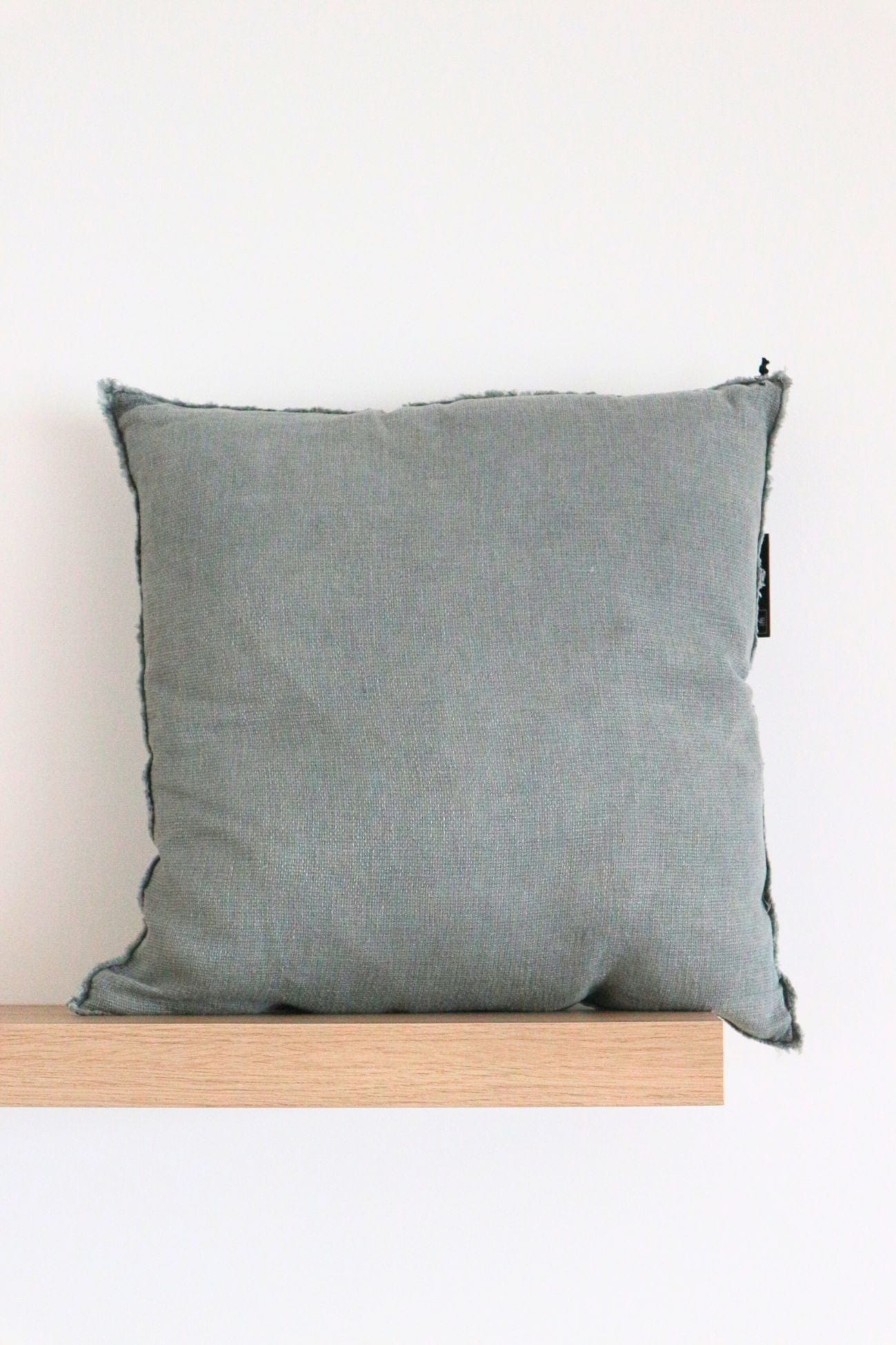 Jolipa Thais Thais - Cuscino arredo imbottito in lino color azzurro polvere | Jolipa