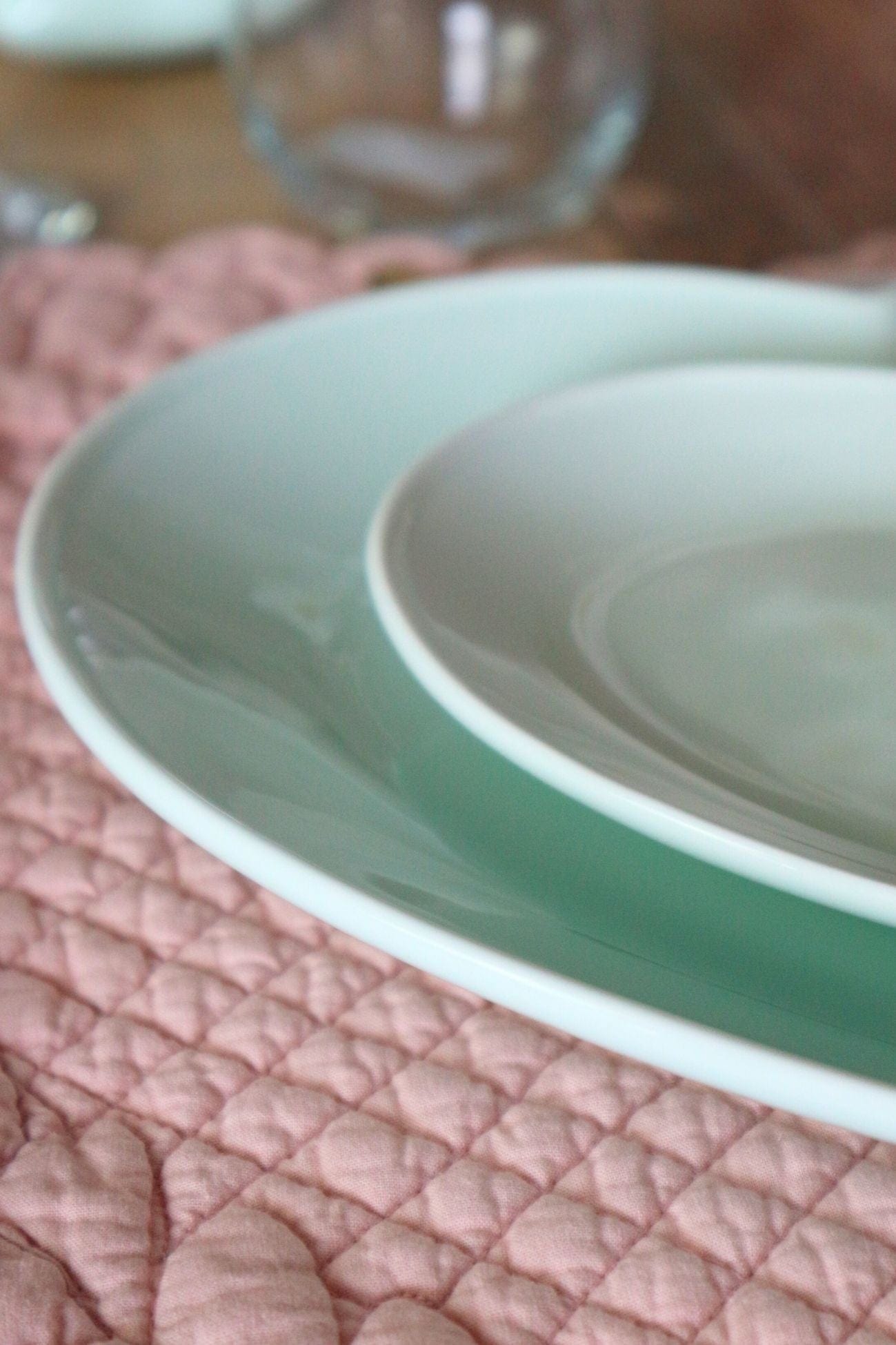 Luxe Lodge Cuore Cuore - Piatto a forma di cuore in ceramica verde | Luxe Lodge