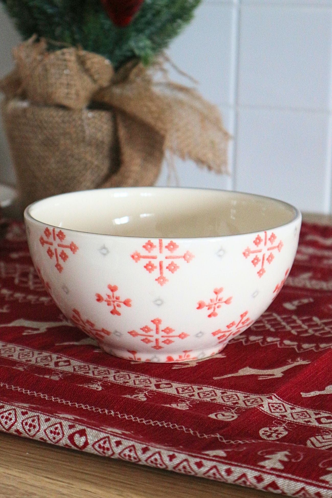 Luxe Lodge Jingle Bells Jingle Bells - Ciotola natalizia con fiocchi decorata a mano | Luxe Lodge