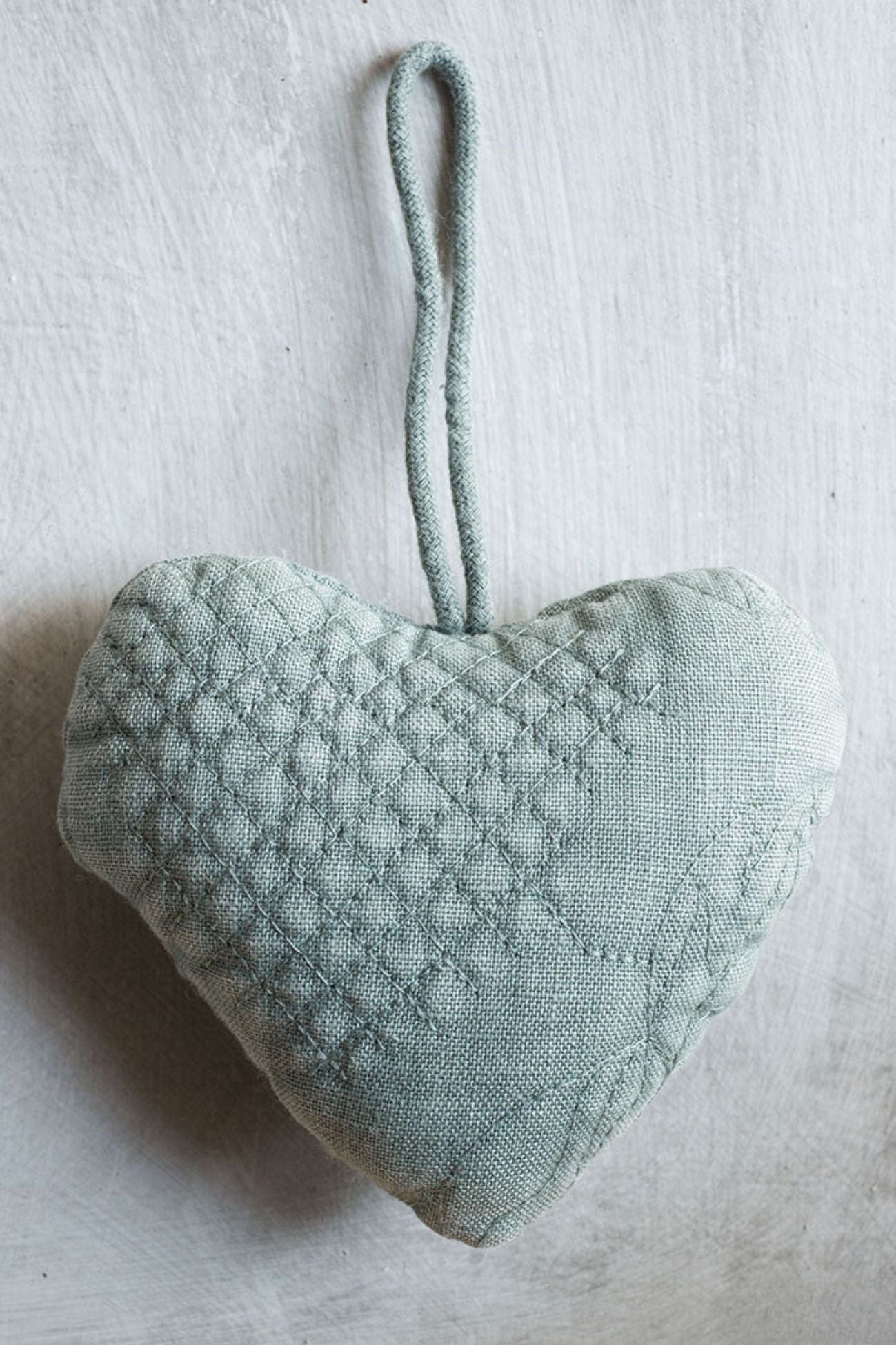 Luxe Lodge Lanelle Lanelle - Ciondolo a forma di cuore in velluto azzurro | Luxe Lodge