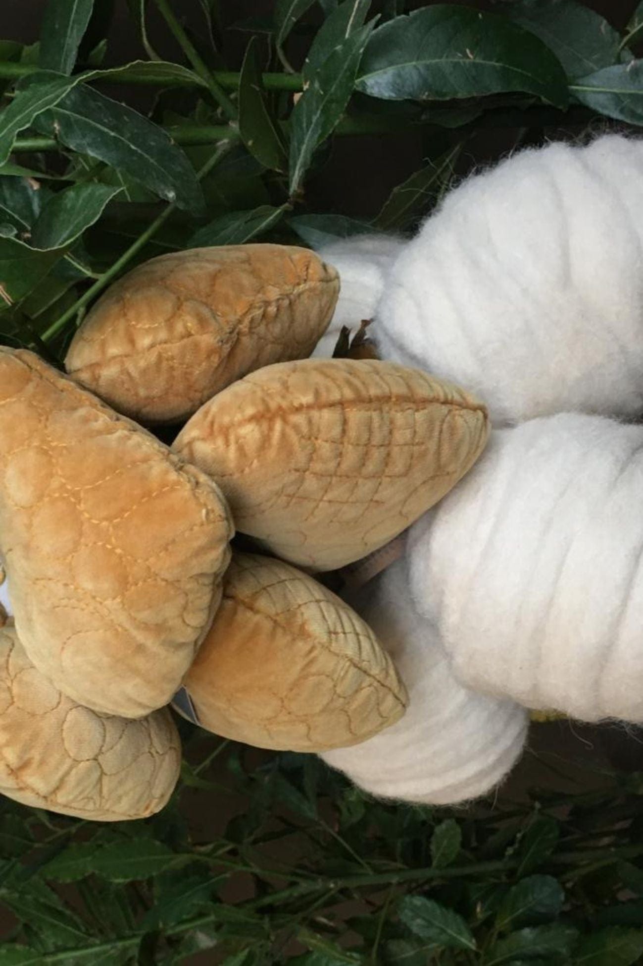 Luxe Lodge Lanelle Lanelle - Ciondolo a forma di cuore in velluto giallo | Luxe Lodge