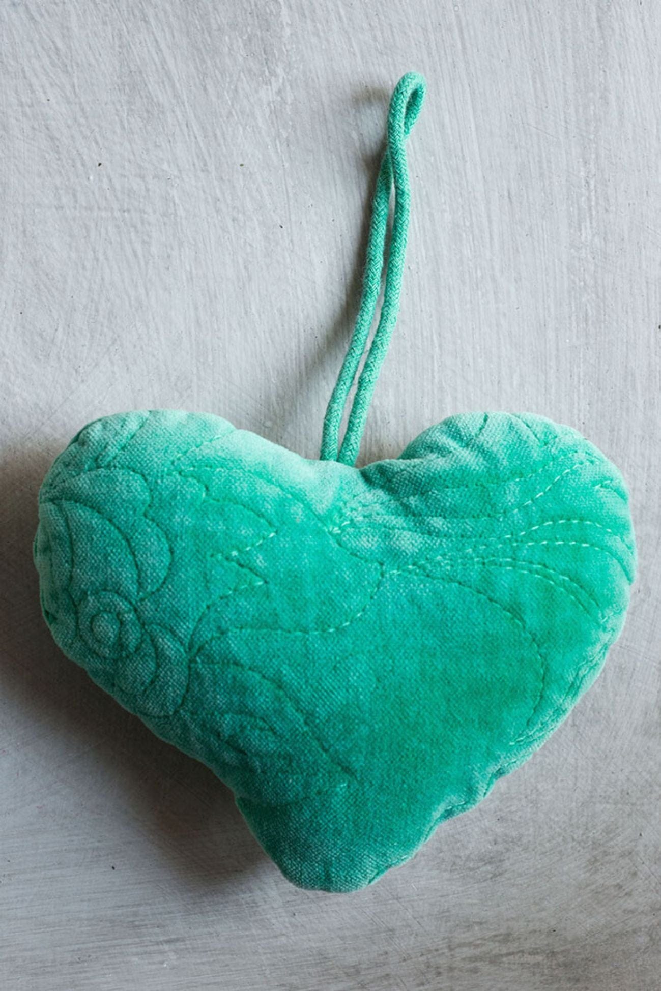 Luxe Lodge Lanelle Lanelle - Ciondolo a forma di cuore in velluto verde | Luxe Lodge