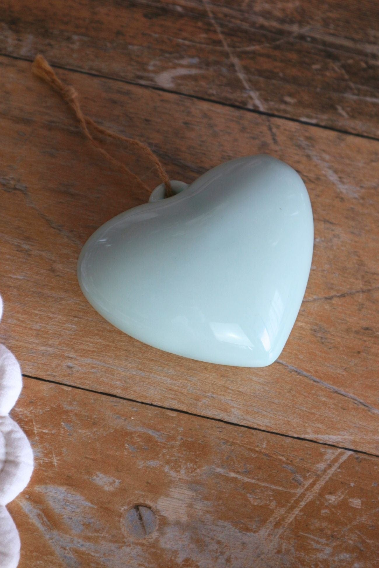 Luxe Lodge Love Love - Ciondolo a cuore in ceramica verde | Luxe Lodge