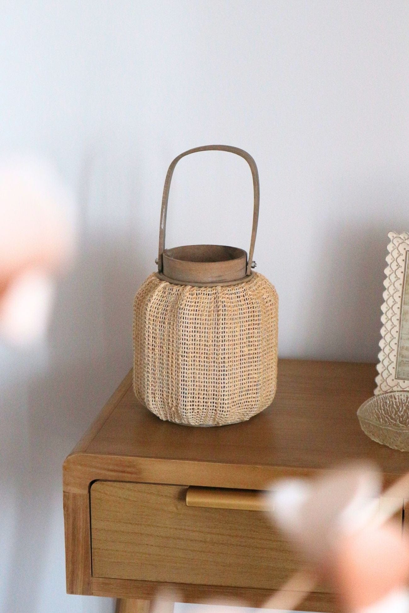 Luxe Lodge Smid Smid - Lanterna in legno e tessuto beige con interno in vetro | Luxe Lodge