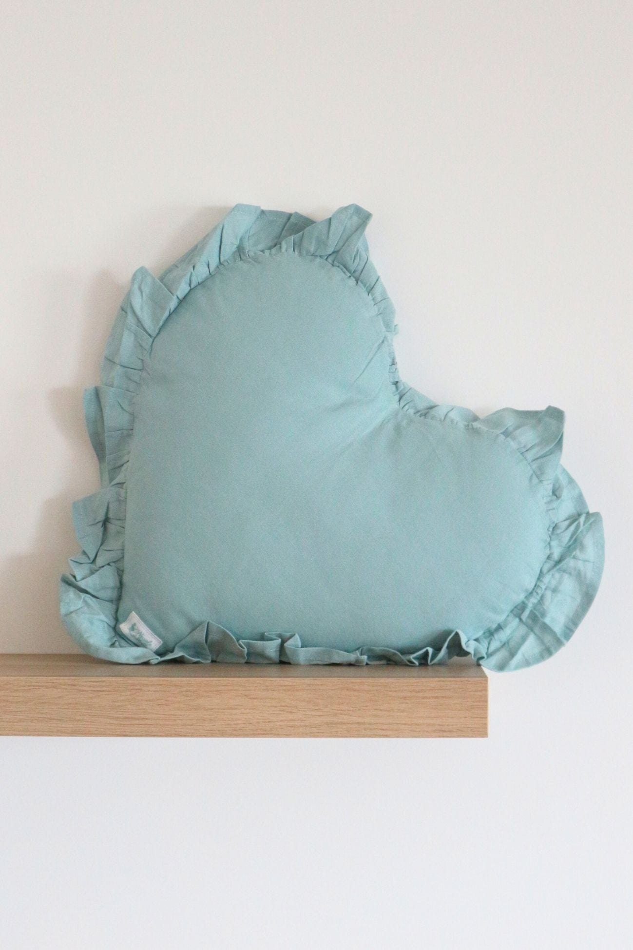 Nuvole di Stoffa Demetra Demetra - Cuscino a forma di cuore color tiffany con balza | Nuvole di Stoffa