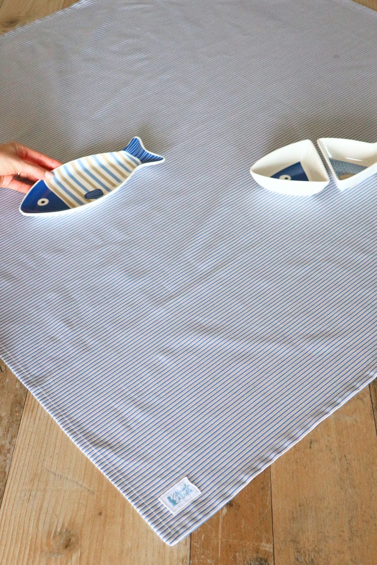 Nuvole di Stoffa Glauco Glauco - Tovaglietta a forma di conchiglia bianca e azzurra | Nuvole di Stoffa