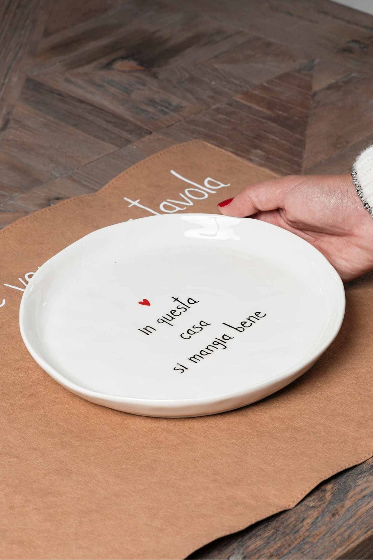 Simple Day In Questa Casa Si Mangia Bene In Questa Casa Si Mangia Bene - Set di 2 piatti da frutta in ceramica 21 cm | Simple Day