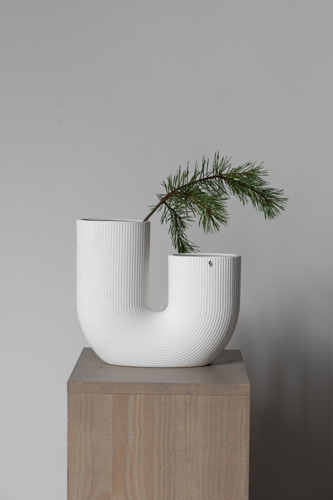 Storefactory Scandinavia Stravalla Stravalla - Vaso di design Stråvalla in ceramica bianca | Storefactory Scandinavia