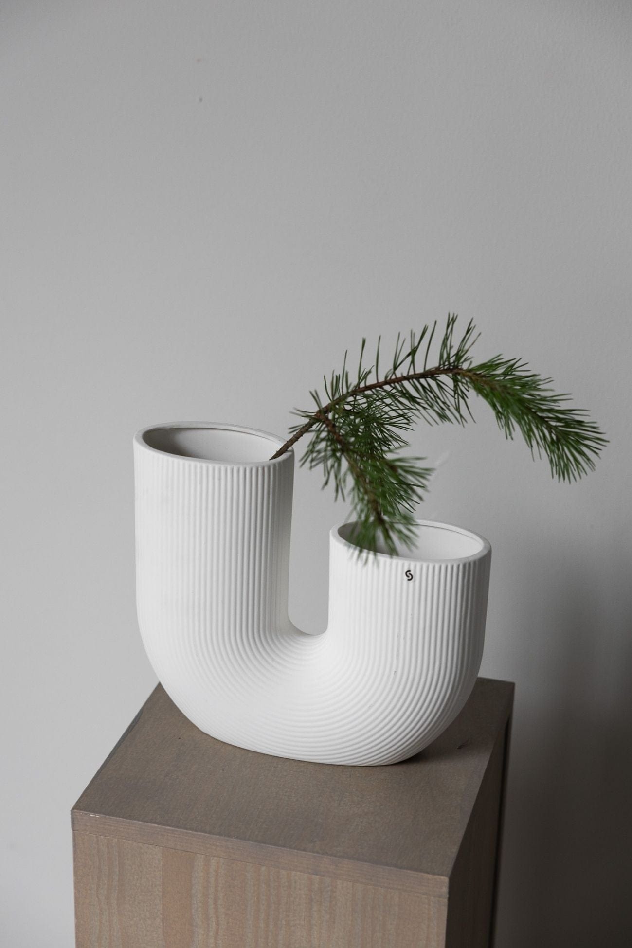 Storefactory Scandinavia Stravalla Stravalla - Vaso di design Stråvalla in ceramica bianca | Storefactory Scandinavia